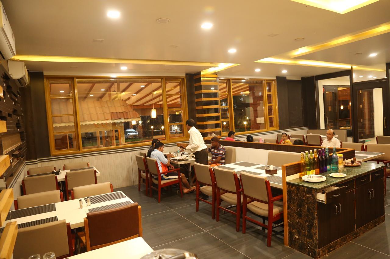 Hotel Saheb Panvel Exteriér fotografie