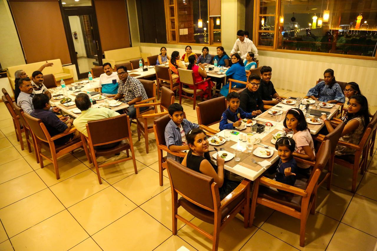 Hotel Saheb Panvel Exteriér fotografie