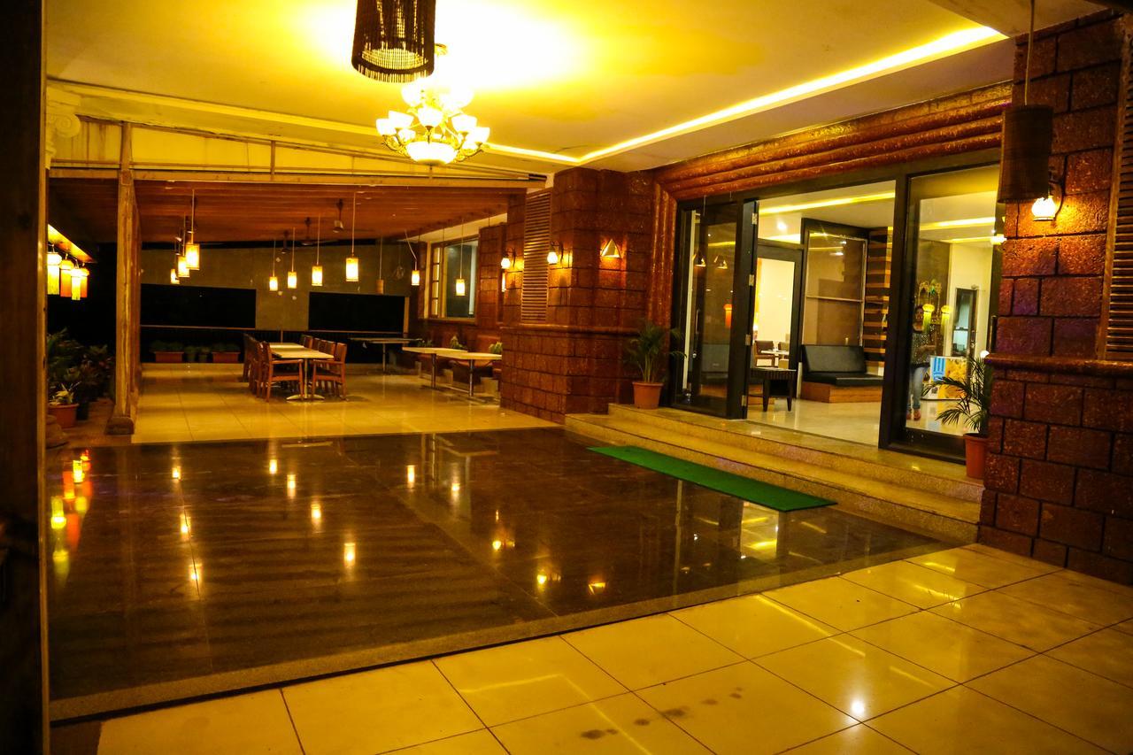 Hotel Saheb Panvel Exteriér fotografie