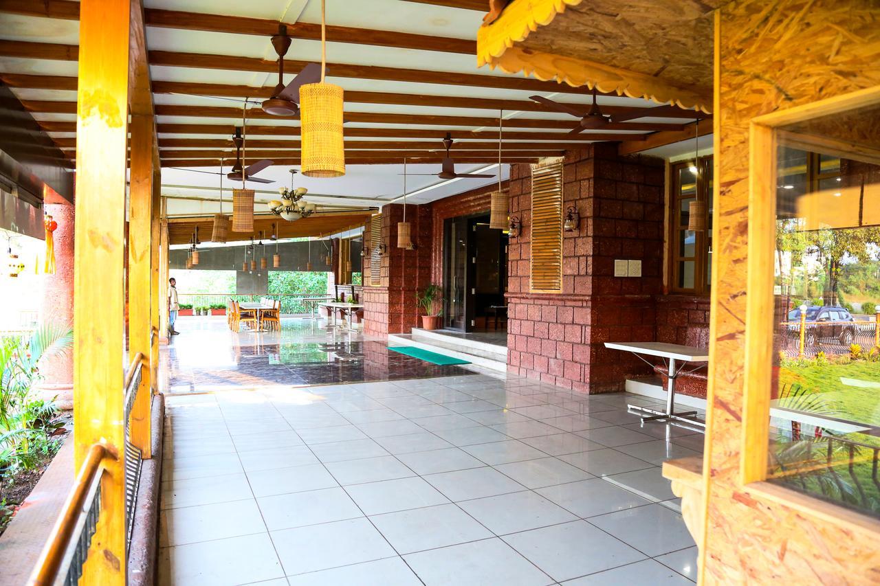 Hotel Saheb Panvel Exteriér fotografie